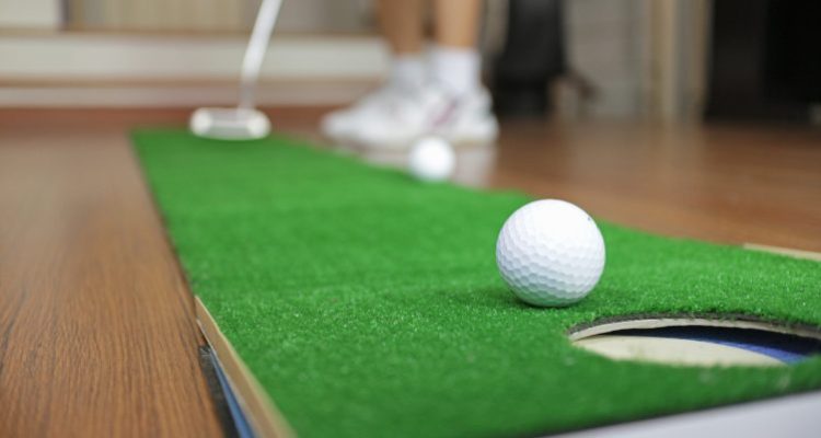 Golf Putting Mats, Its Merits And Uses For Indoor & Outdoor Putting